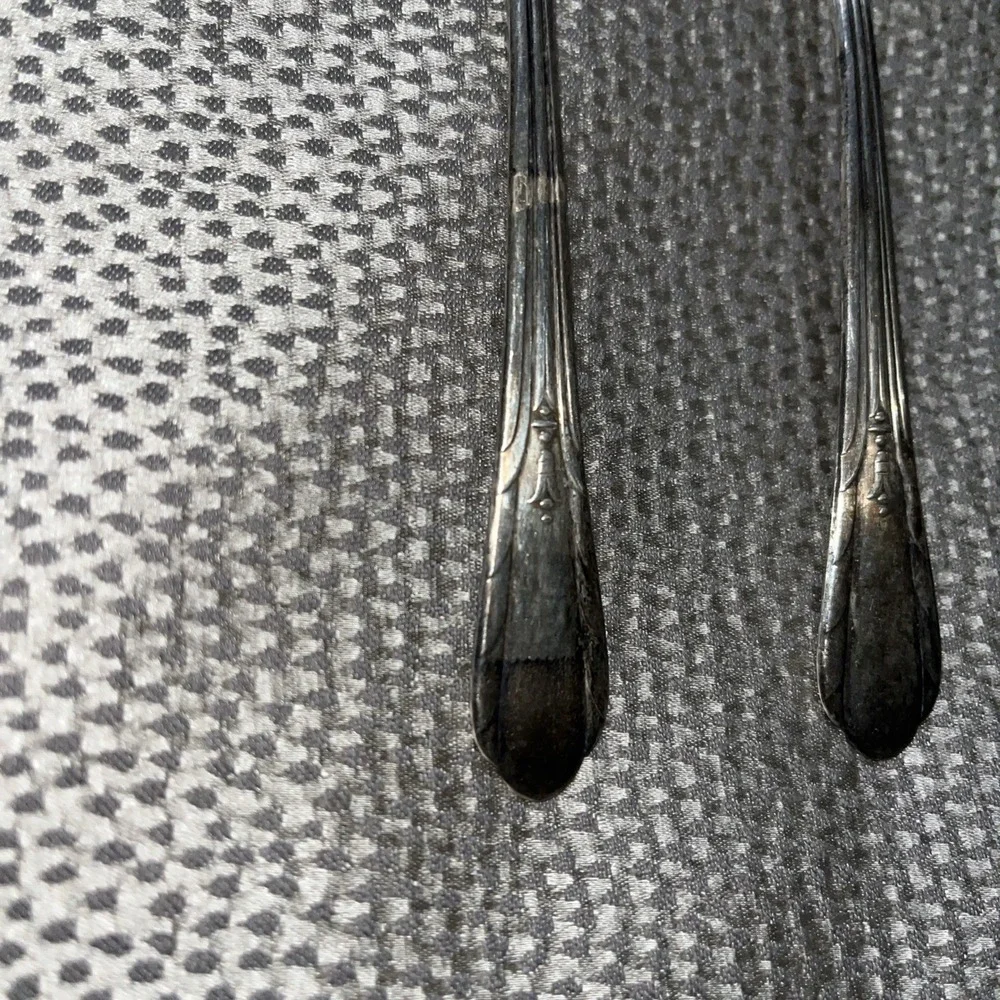 2 Oneida LYNNWOOD Silver-plate Serving Spoons‎ Need Polished